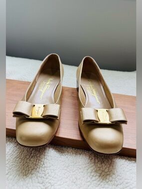 Salvatore Ferragamo Metallic Gold Leather Bow Flats